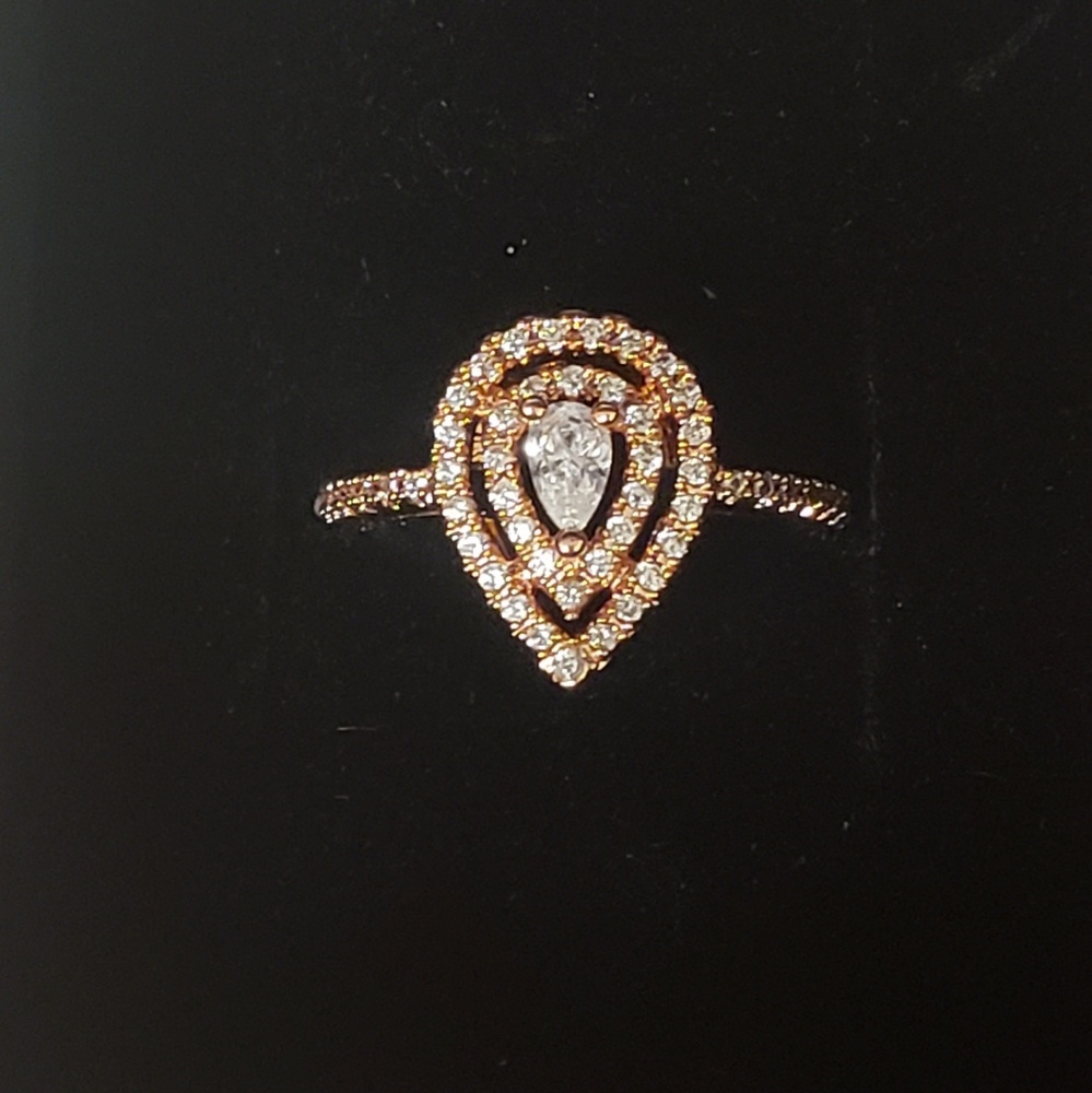 White Topaz on a Rose Gold Plated Band Ring Size 8 - Picture 2 of 3